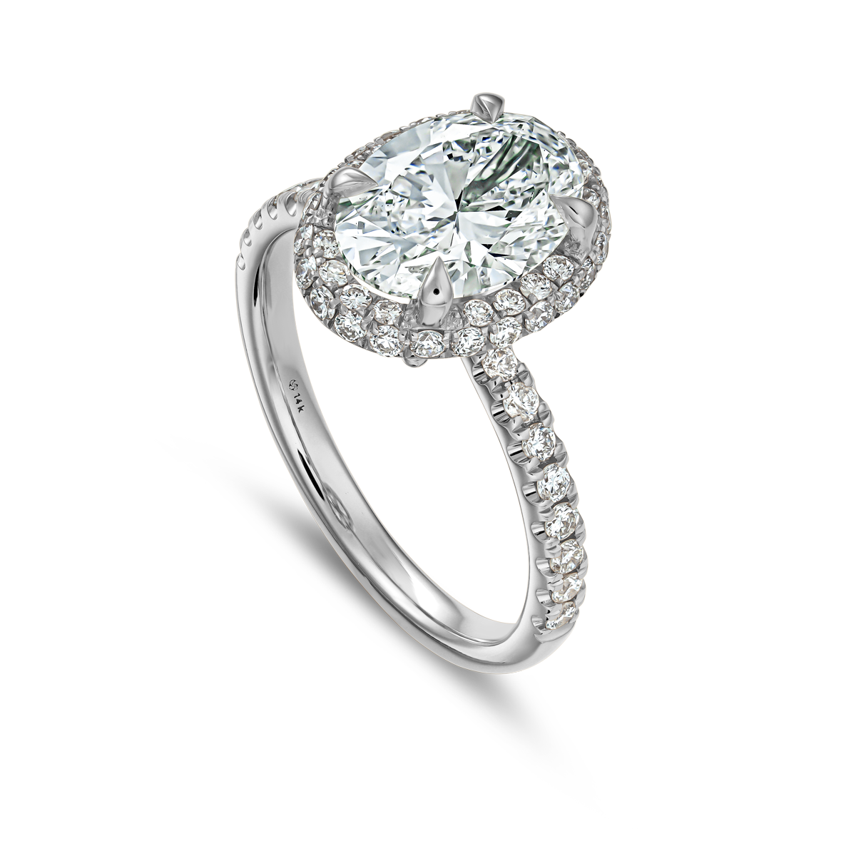Eterno oval engagement ring set with pave on the top and band in a sophisticated spark designed by carati jewelry in montreal canada in 18 k 14 k