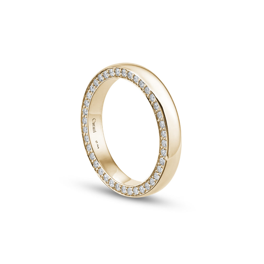 14 k yellow gold wedding band with diamonds on both sides in pave setting designed by carati jewelry montreal