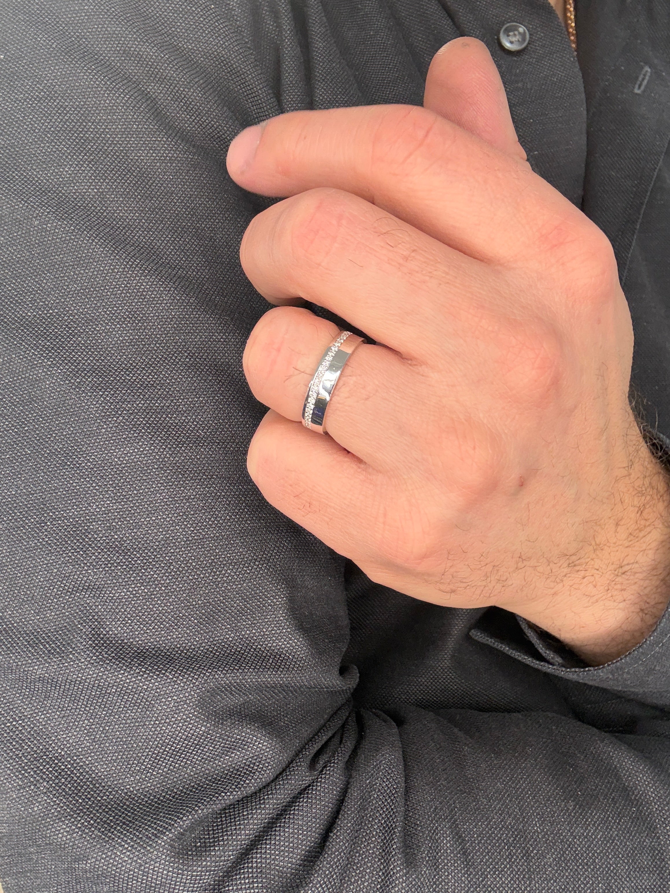 Alliance One Love avec un seul diamant serti Gypsy