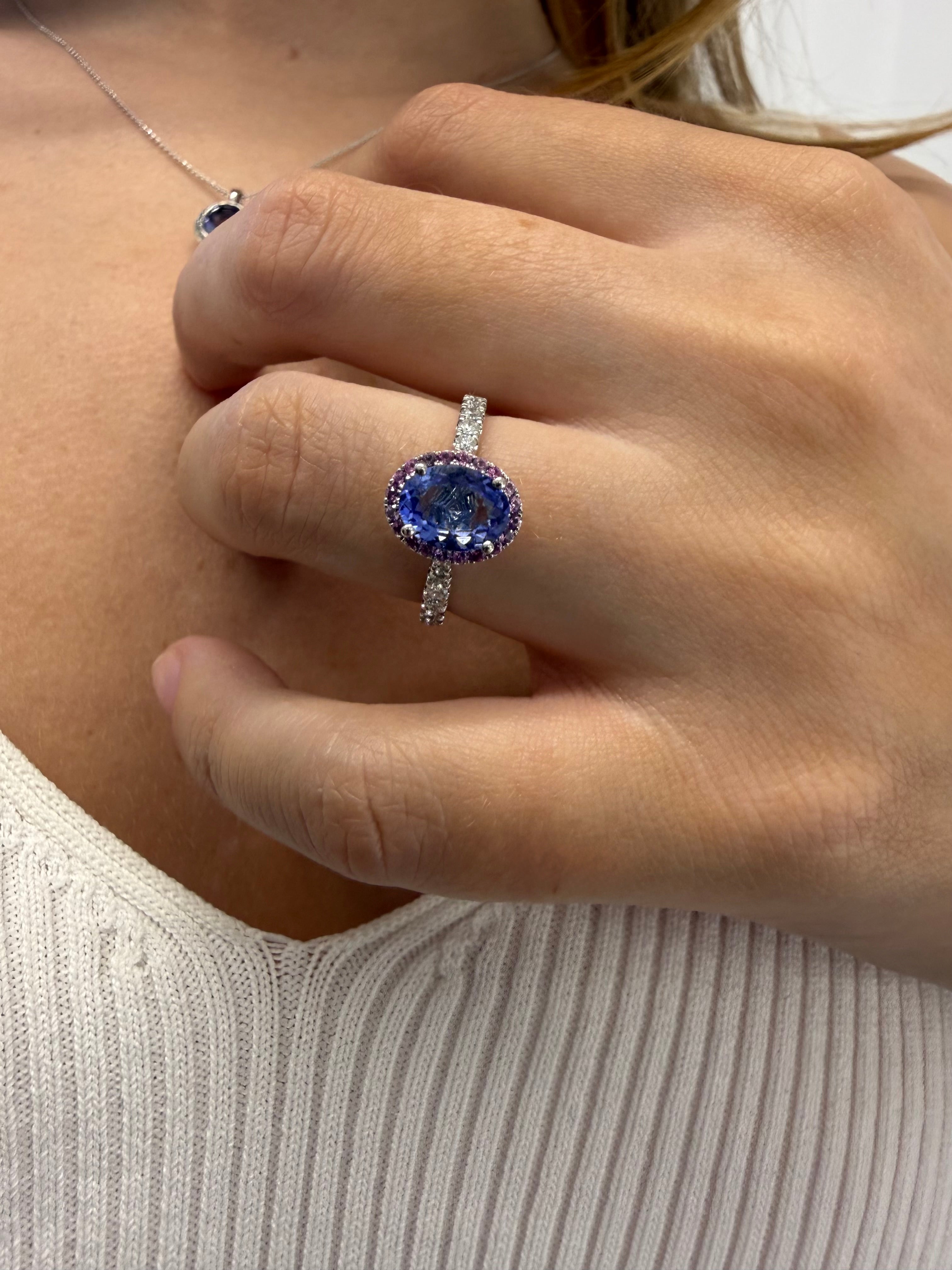 Bague de fiançailles avec halo de tanzanite et de saphir rose