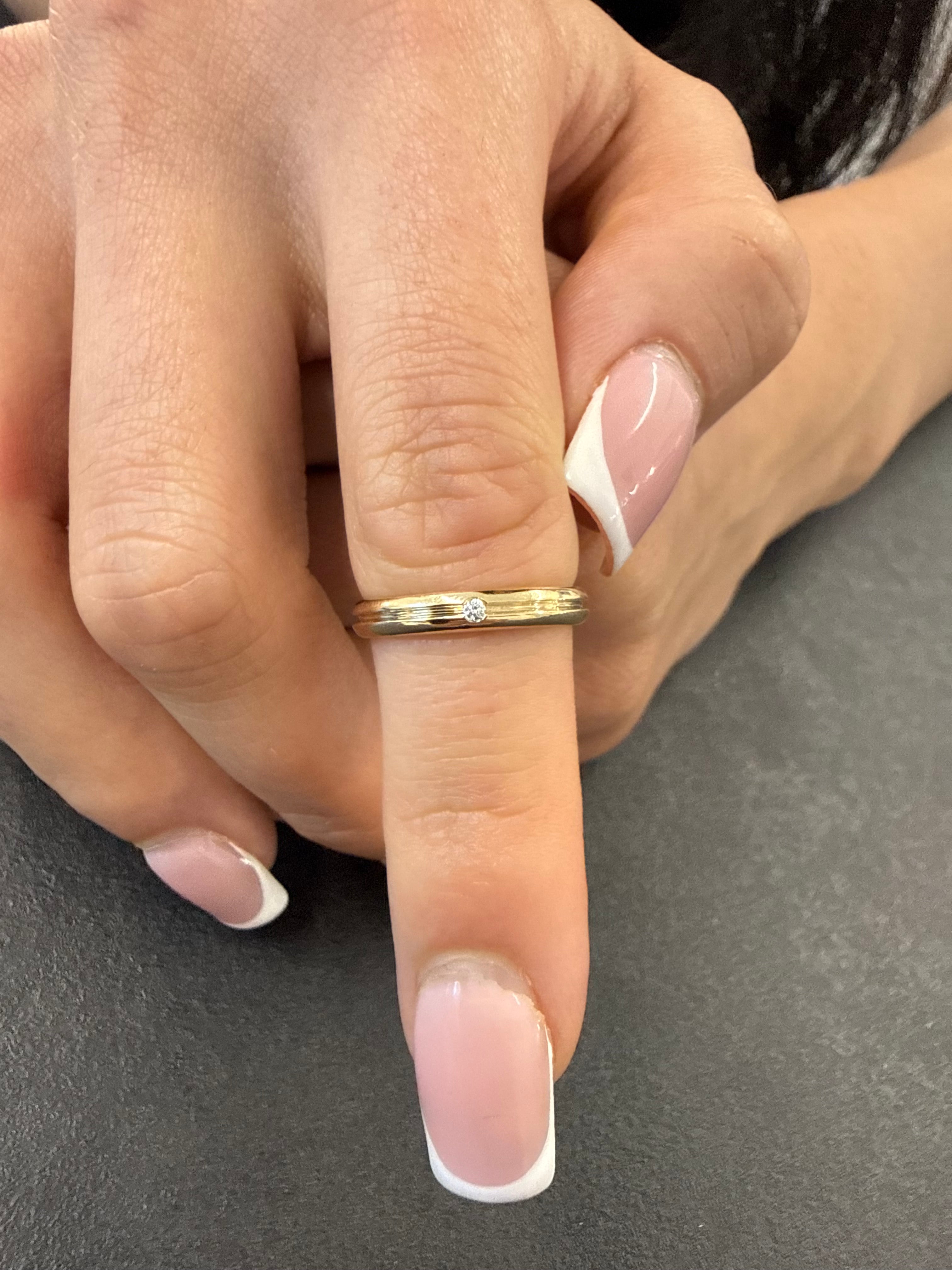 Grooved Wedding Ring Set In Single Diamond For Her