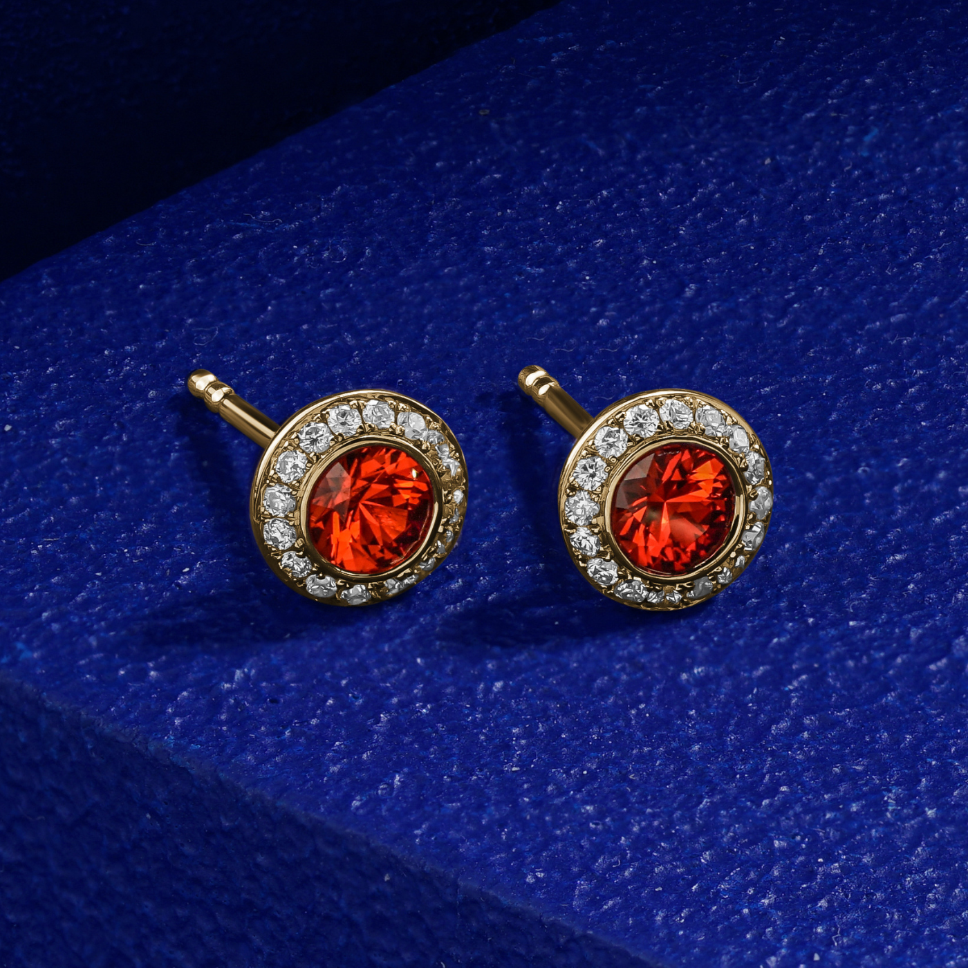 Mini boucle d'oreille Royal Harmony avec saphir orange