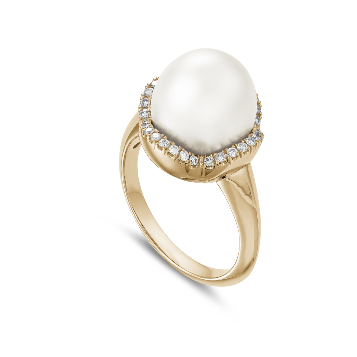 Bague en perles naturelles imbriquées dans un pétale