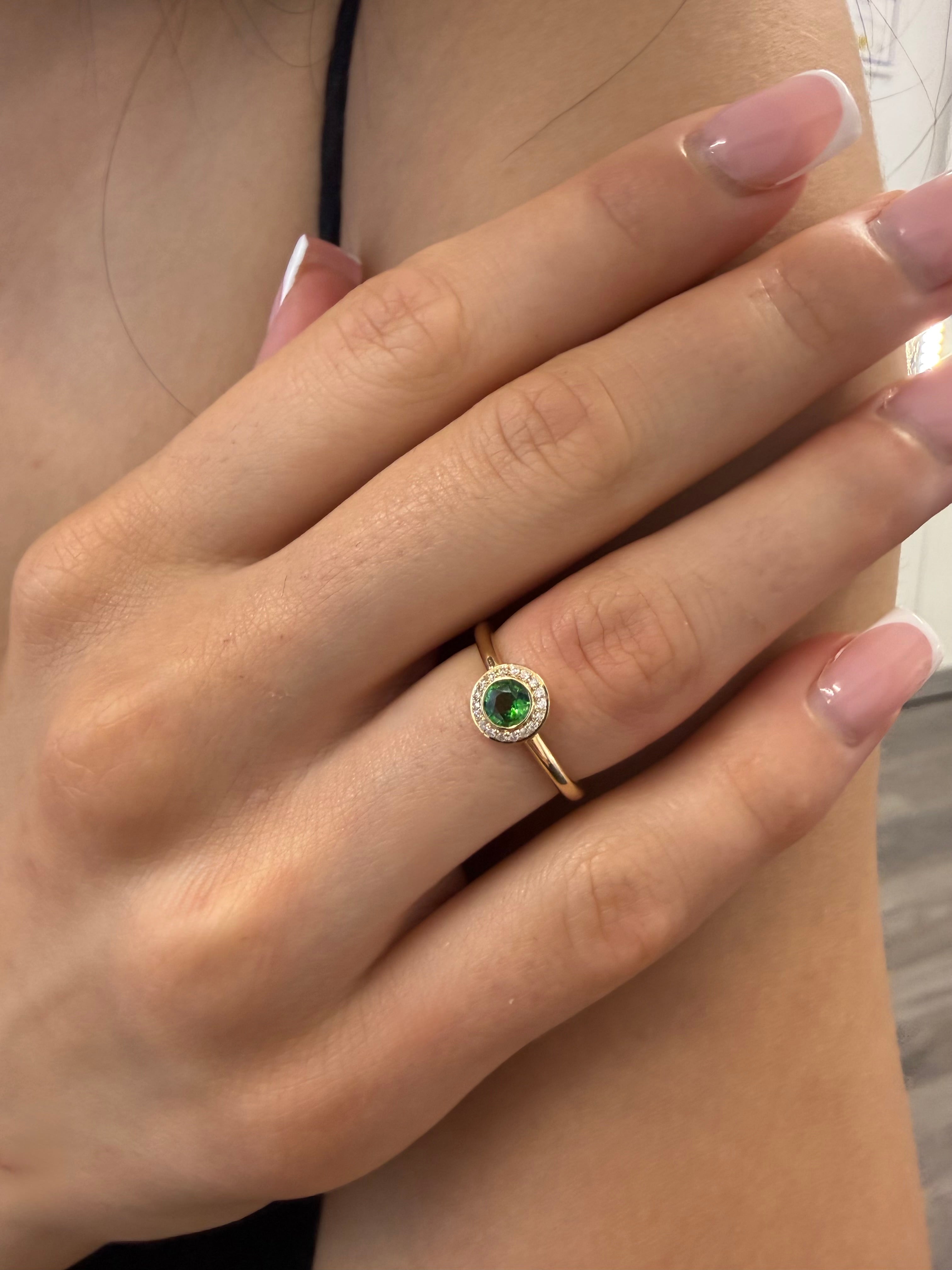 Royal Harmony Ring Centered Around Tsavorite
