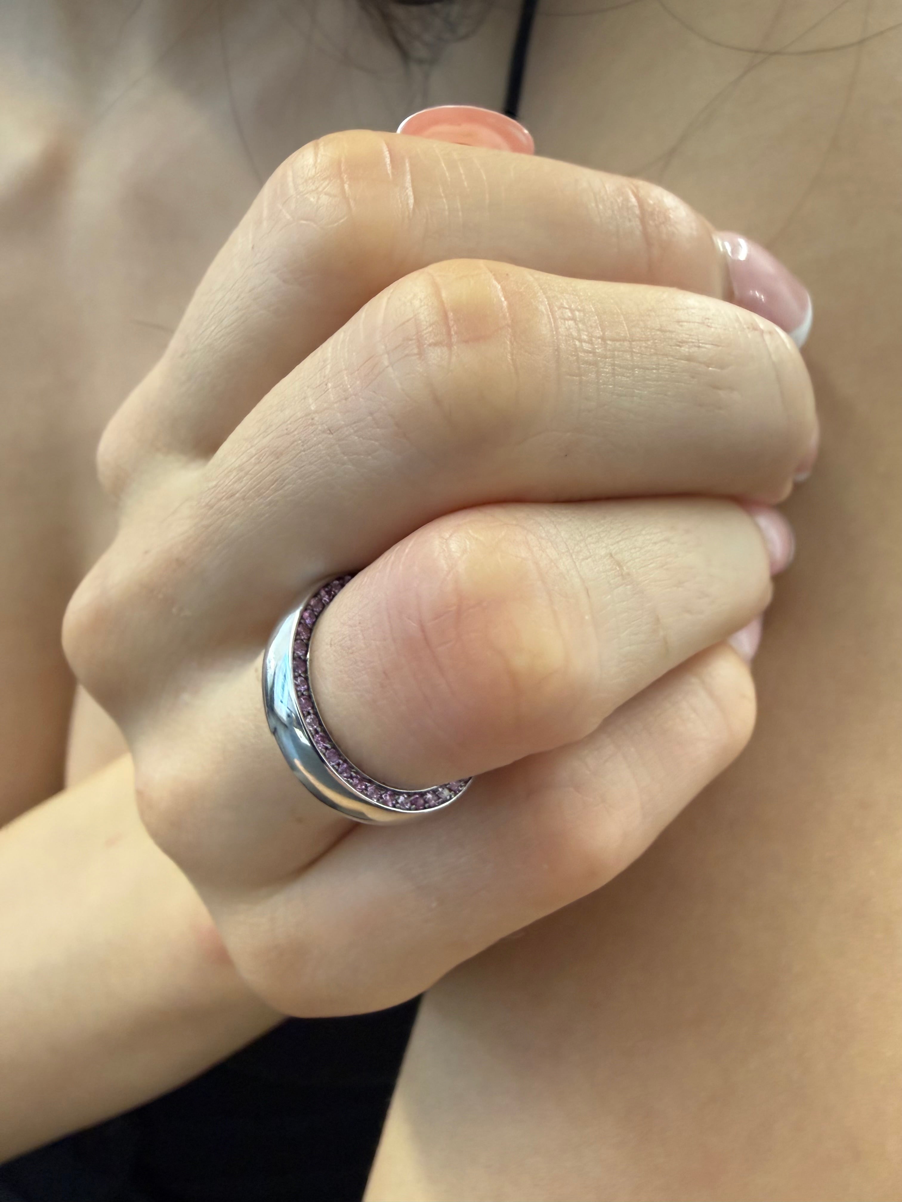 Eclipse Band 4mm Set in Pink Sapphires on Both Sides